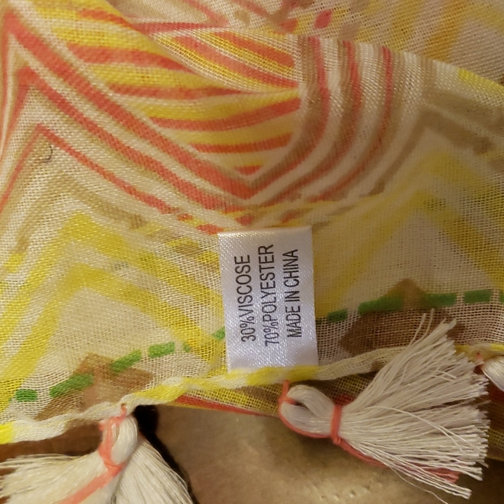 L.I.B. New York, square, hand crafted scarf - Picture 4 of 4